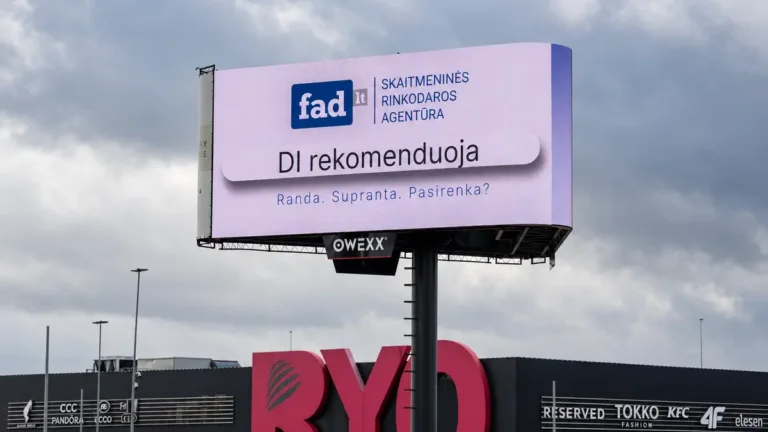 FAD „DI rekomenduoja“ reklama lauko ekrane prie prekybos centro RYO Panevėžyje.