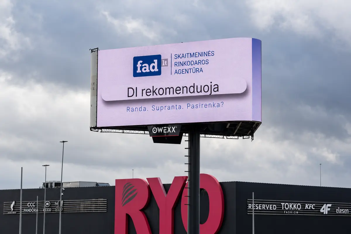 FAD „DI rekomenduoja“ reklama lauko ekrane prie prekybos centro RYO Panevėžyje.